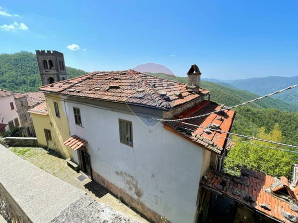 casa indipendente in vendita a Bagni di Lucca in zona Montefegatesi