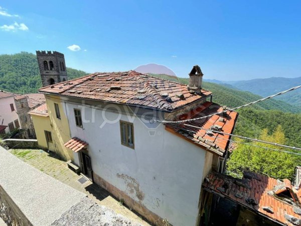 casa indipendente in vendita a Bagni di Lucca in zona Montefegatesi