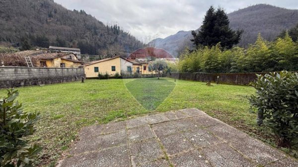 casa indipendente in vendita a Bagni di Lucca
