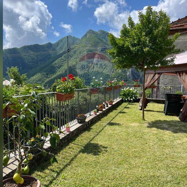 casa indipendente in vendita a Bagni di Lucca in zona Vico Pancellorum