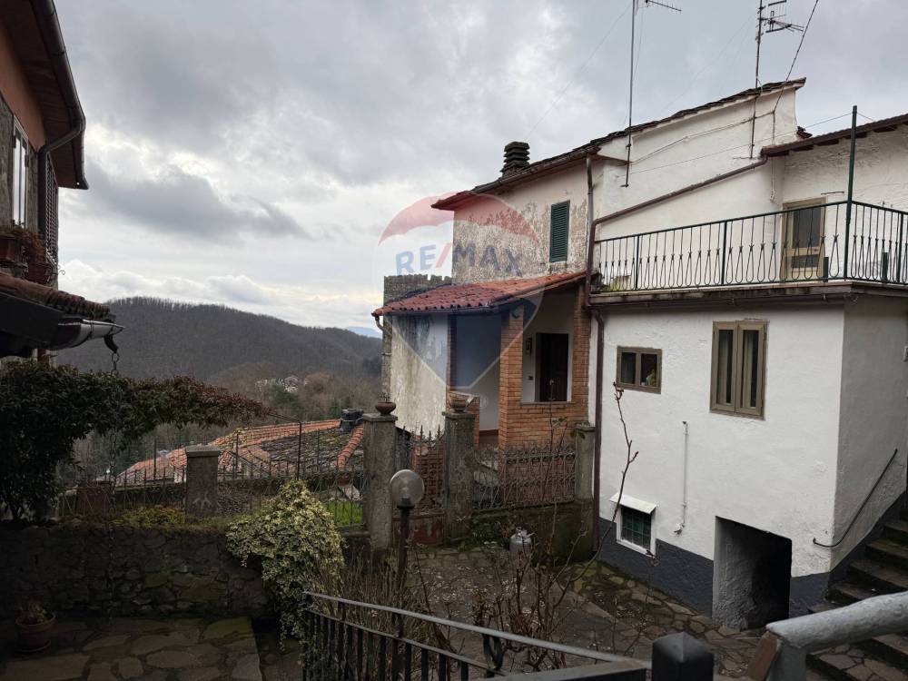 casa indipendente in vendita a Bagni di Lucca in zona Montefegatesi