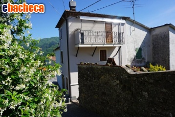 casa indipendente in vendita a Bagni di Lucca in zona Lugliano