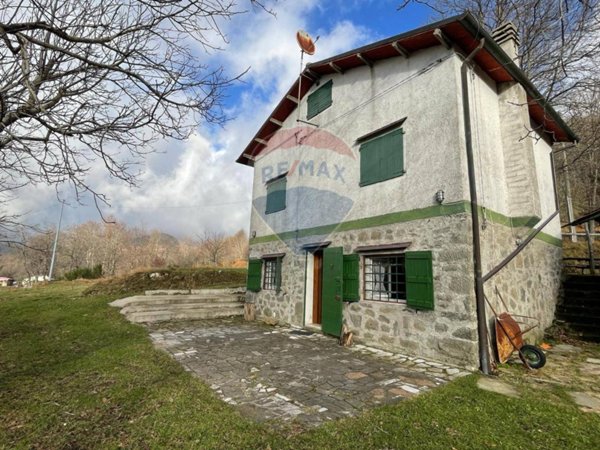 casa indipendente in vendita a Bagni di Lucca in zona Montefegatesi