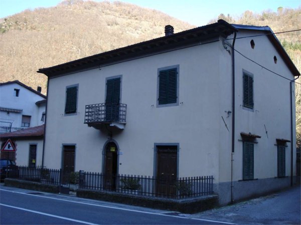 casa indipendente in vendita a Bagni di Lucca