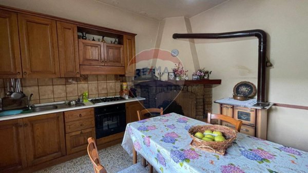 casa indipendente in vendita a Bagni di Lucca