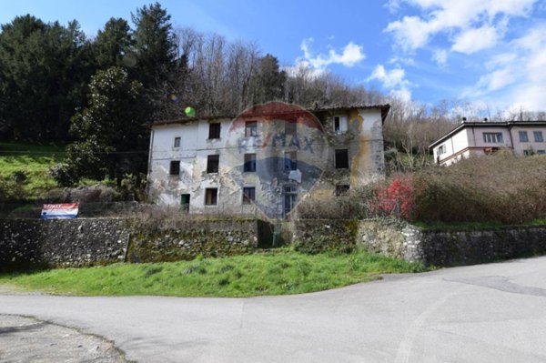casa indipendente in vendita a Bagni di Lucca