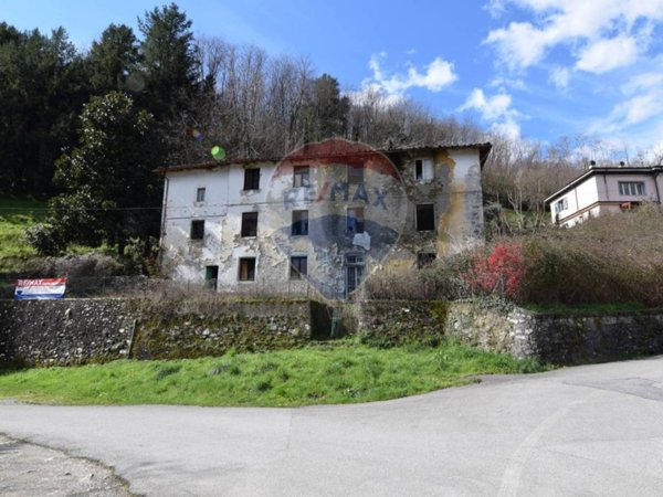 casa indipendente in vendita a Bagni di Lucca