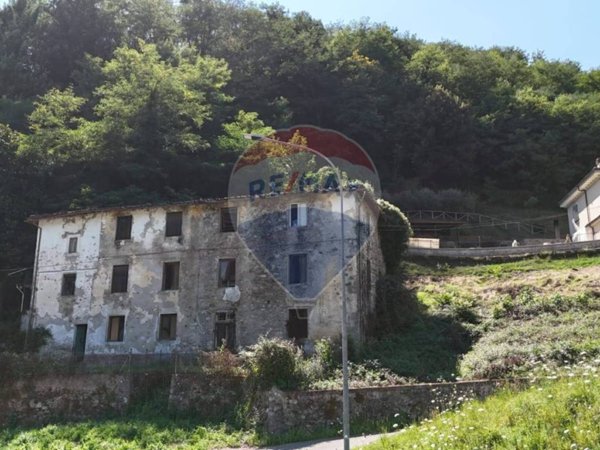 casa indipendente in vendita a Bagni di Lucca