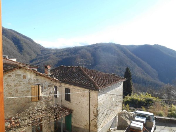 casa indipendente in vendita a Bagni di Lucca