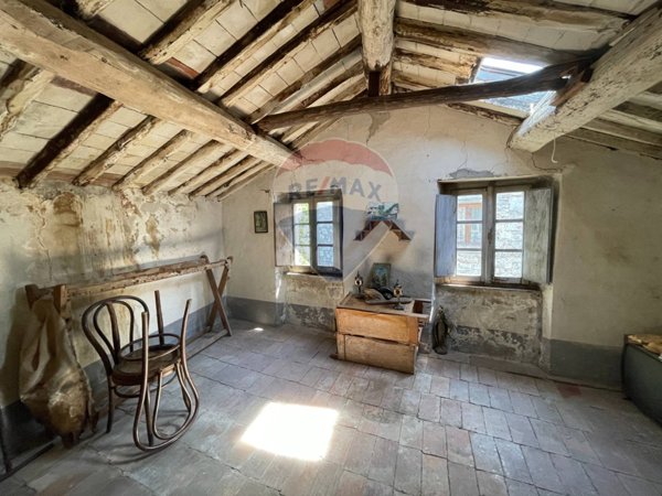 casa indipendente in vendita a Bagni di Lucca in zona San Cassiano di Controni