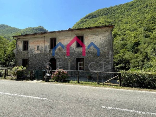 casa indipendente in vendita a Bagni di Lucca