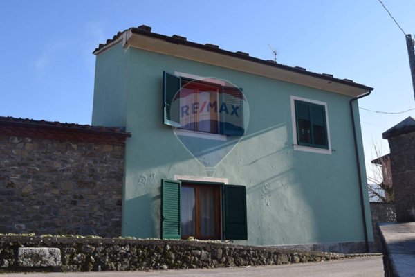 casa indipendente in vendita a Bagni di Lucca in zona Lugliano