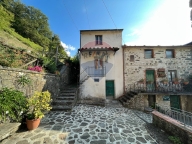 casa indipendente in vendita a Bagni di Lucca in zona Fabbriche di Casabasciana