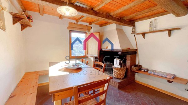 intera palazzina in vendita a Bagni di Lucca in zona Lucchio