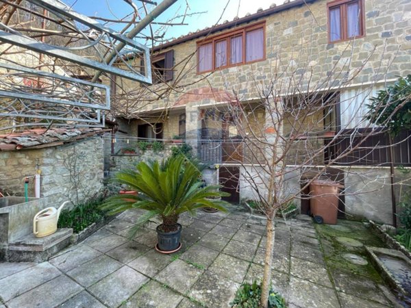 casa indipendente in vendita a Bagni di Lucca in zona Benabbio