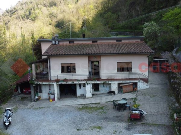casa indipendente in vendita a Bagni di Lucca