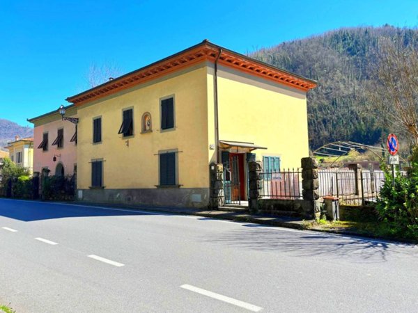 casa indipendente in vendita a Bagni di Lucca