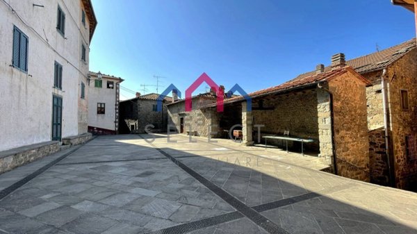 casa indipendente in vendita a Bagni di Lucca in zona Casabasciana