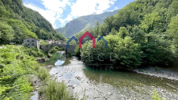 casa indipendente in vendita a Bagni di Lucca