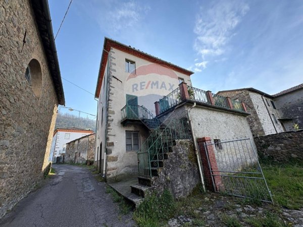 casa indipendente in vendita a Bagni di Lucca
