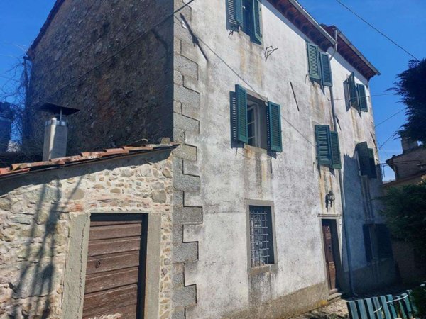 intera palazzina in vendita a Bagni di Lucca in zona Ponte a Serraglio