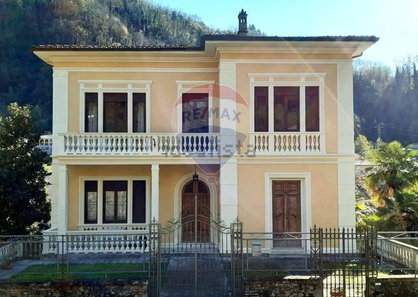casa indipendente in vendita a Bagni di Lucca