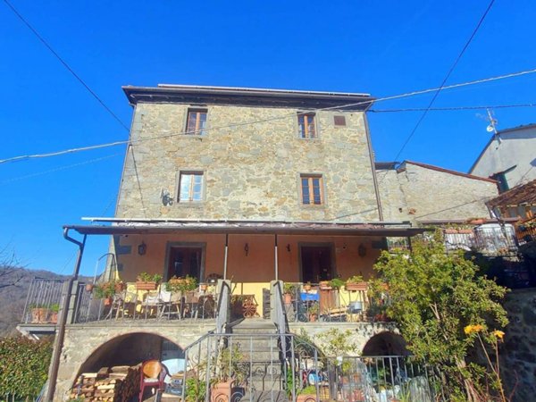 casa indipendente in vendita a Bagni di Lucca