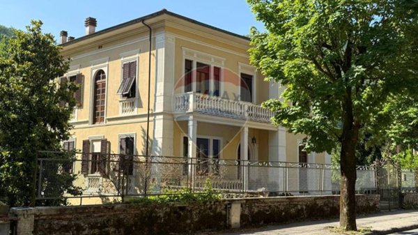 casa indipendente in vendita a Bagni di Lucca in zona La Villa