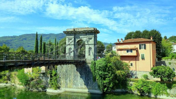 casa indipendente in vendita a Bagni di Lucca in zona Fornoli