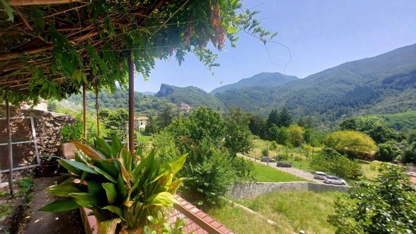 casa indipendente in vendita a Bagni di Lucca