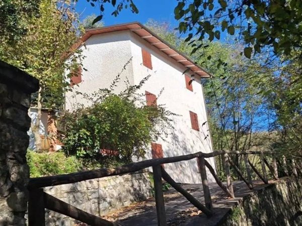 casa indipendente in vendita a Bagni di Lucca