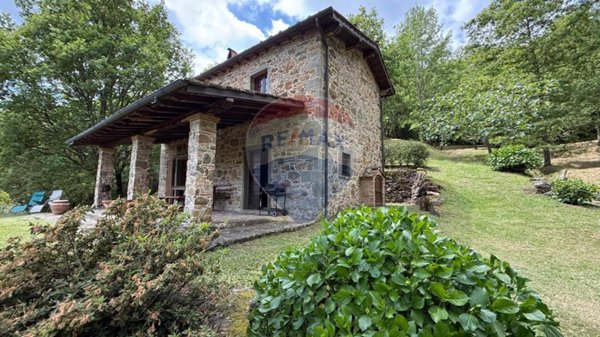 casa indipendente in vendita a Bagni di Lucca
