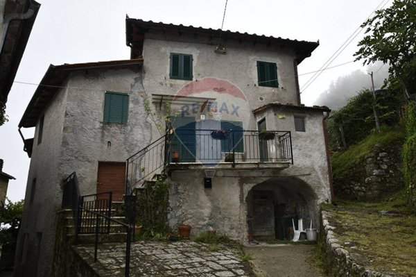 casa indipendente in vendita a Bagni di Lucca in zona Benabbio