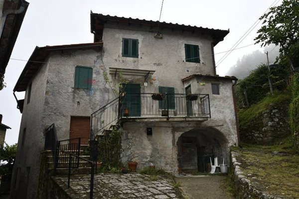 casa indipendente in vendita a Bagni di Lucca in zona Benabbio