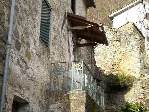 casa indipendente in vendita a Bagni di Lucca