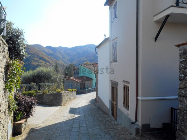 casa indipendente in vendita a Bagni di Lucca