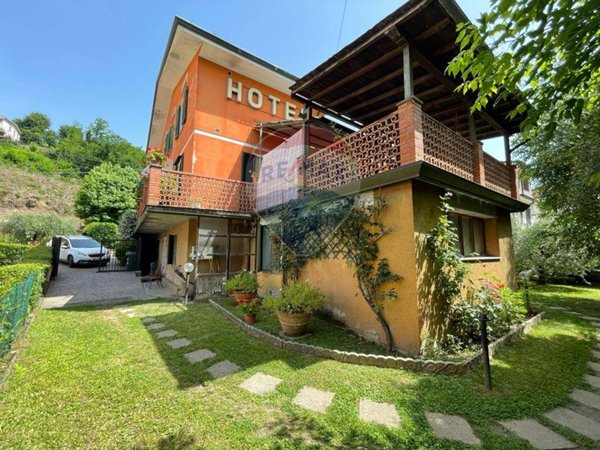 casa indipendente in vendita a Bagni di Lucca in zona Fornoli