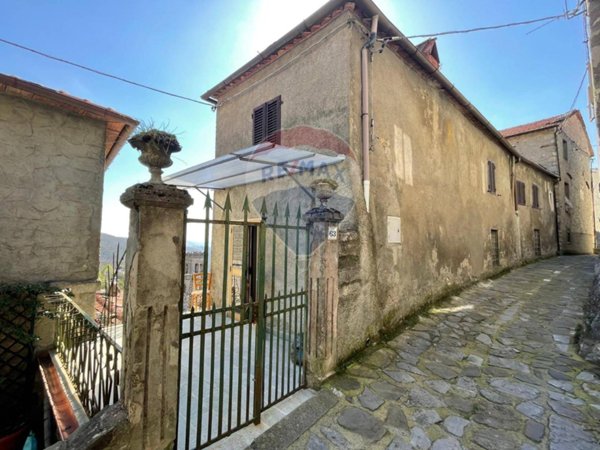 casa indipendente in vendita a Bagni di Lucca in zona Montefegatesi