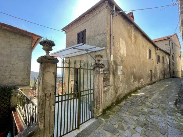casa indipendente in vendita a Bagni di Lucca in zona Montefegatesi