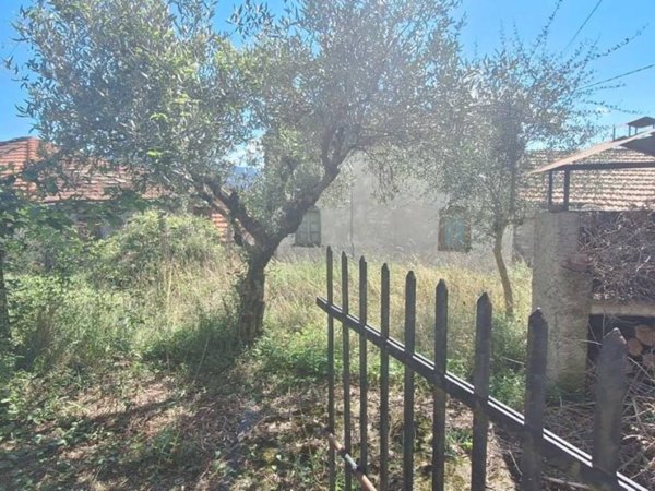 casa indipendente in vendita a Bagni di Lucca in zona San Cassiano di Controni
