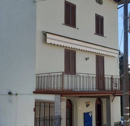 casa indipendente in vendita a Bagni di Lucca in zona Casabasciana
