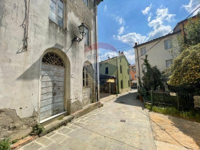 casa indipendente in vendita a Bagni di Lucca