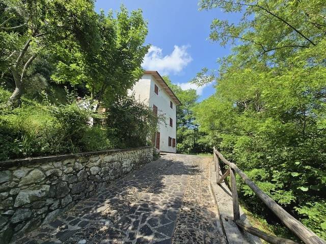 casa indipendente in vendita a Bagni di Lucca