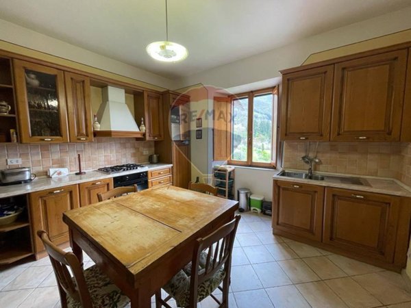 casa indipendente in vendita a Bagni di Lucca in zona San Cassiano di Controni