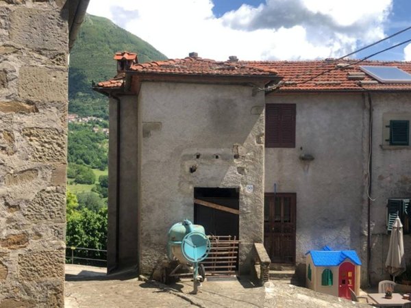 casa indipendente in vendita a Bagni di Lucca