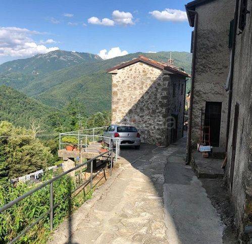 casa indipendente in vendita a Bagni di Lucca