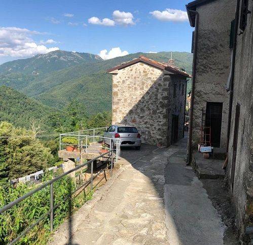 casa indipendente in vendita a Bagni di Lucca in zona San Cassiano di Controni