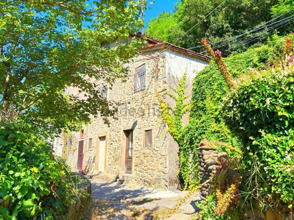 casa indipendente in vendita a Bagni di Lucca