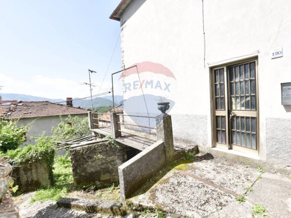 casa indipendente in vendita a Bagni di Lucca in zona San Cassiano di Controni
