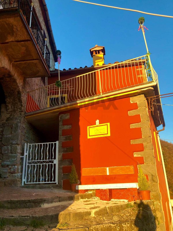 casa indipendente in vendita a Bagni di Lucca in zona Crasciana